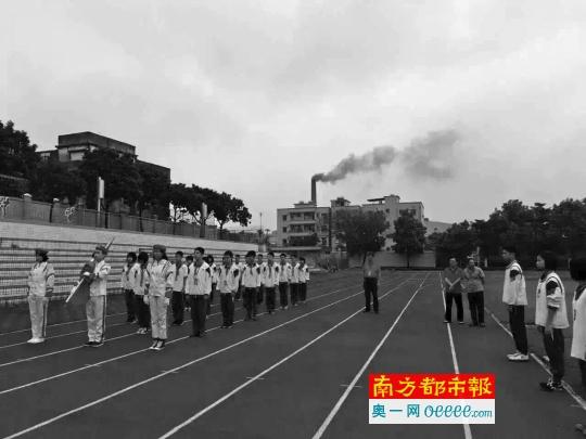 乐动（中国）黑烟突袭中学 东莞橡塑公司称或为雾霾